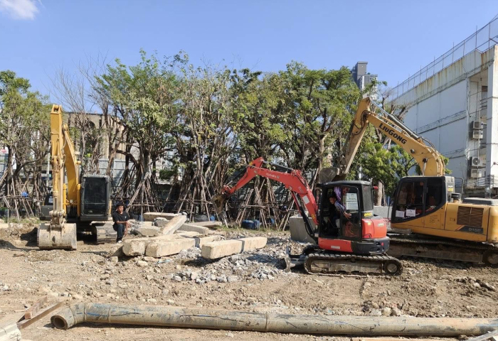 บริการให้เช่ารถแบคโฮ หกล้อ