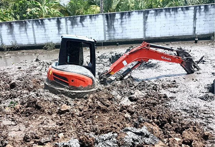 บริการให้เช่ารถแบคโฮ หกล้อ