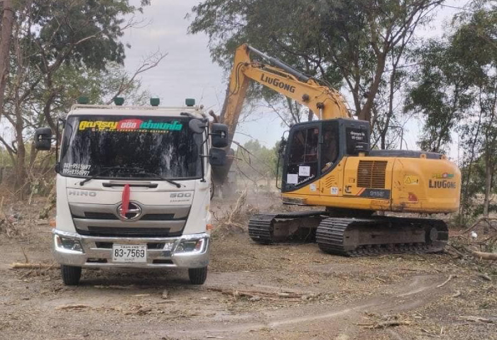 บริการให้เช่ารถแบคโฮ หกล้อ 