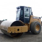 Rent a 10 ton road roller. - Loe Petch Construction Part., Ltd.