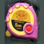 ตลับเมตร Measuring Tape (DM998 Pink+Yellow Fengshui) - บริษัท ฟิวเจอร์เวิล์ดคอมเมอร์เชียล จำกัด