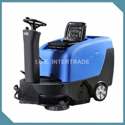  R-QQS ride-on sweeper