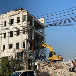 ทุบตึกสูง กรุงเทพ
