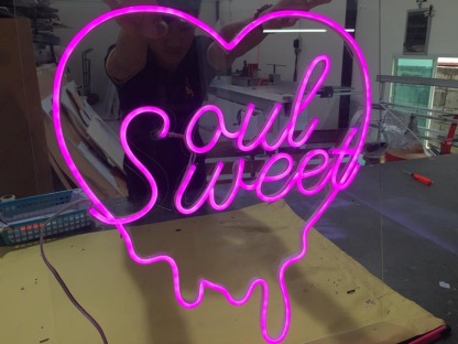 ป้ายไฟดัดเป็นรูป ขอนแก่น - ร้านป้ายไวนิล ขอนแก่น - เอโฆษณา