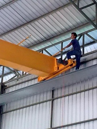 ติดตั้งเครนโรงงาน ระยอง - คัดสรรเซอร์วิส ผู้รับเหมาระบบไฟฟ้าและเครื่องจักรโรงงาน