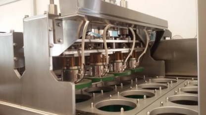 เครื่องปล่อยถ้วยจากแม็กกาซีล, ปิดฝาฟอล์ย, ซีลฝาฟอล์ย 4 หลุม - โรงงานรับผลิตเครื่องจักรบรรจุภัณฑ์