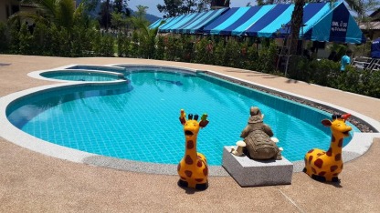 บ้านเดชารีสอร์ท - รับออกแบบและสร้างสระว่ายน้ำ ภูเก็ต