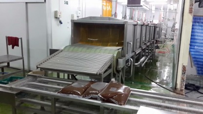 เครื่องลำเลียงอาหารด้วยสายพานไวร์เมช - ออกแบบ ติดตั้งระบบคอนเวเยอร์ ลำเลียงในโรงงาน