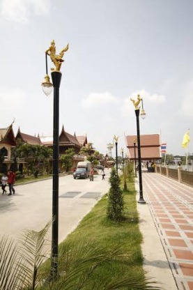โคมไฟกินรี - ผู้ผลิตโคมไฟประติมากรรมหงษ์ กินรี ช รวยไลท์ติ้ง