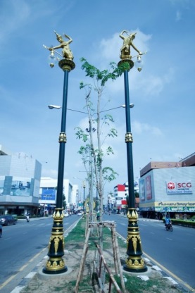 โคมไฟมโนราห์ - ผู้ผลิตโคมไฟประติมากรรมหงษ์ กินรี ช รวยไลท์ติ้ง