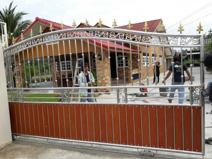 ประตูรั้วสแตนเลสลายไม้ เพชรบุรี - ช่างเหล็กดัด เพชรบุรี - สมบูรณ์ การช่าง