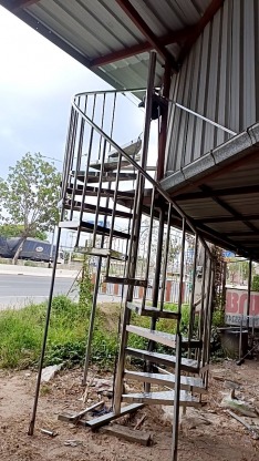 รับงานแสตนเลสตามแบบ - ช่างเหล็กดัด เพชรบุรี - สมบูรณ์ การช่าง