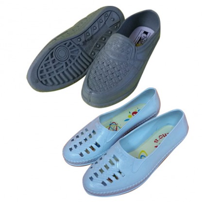 รองเท้าบู๊ท - <p>รองเท้าเซฟตี้ หัวเหล็กกันลื่นพื้นพียู ไนไตร ยางธรรมชาติ หรือ ยางสังเคราะห์เหมาะแก่งานแต่ละประเภท รองเท้าผ้าใบ, รองเท้าบู๊ทยาง, รองเท้ากันไฟฟ้าสถิตย์ รองเท้าผ้าใบ, รองเท้าบู๊ทยาง, รองเท้าพีวีซีกันน้ำ, รองเท้าผ้าใบชายและหญิง X-PRO, GERRY GANG ฯ ที่สามารถรองรับการใช้งานที่หลากหลาย และรองเท้าBOWLING จำหน่ายในราคาประหยัด , มีหลายขนาดให้</p>
