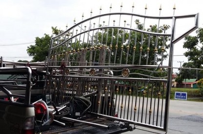 รับทำประตูสแตนเลส ปทุมธานี - ร้านน้องใหม่สแตนเลส ปทุมธานี
