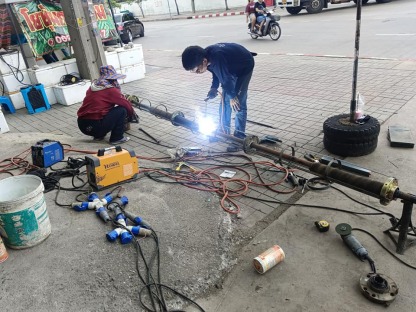 ช่างซ่อมประตูม้วนบางกระดี่