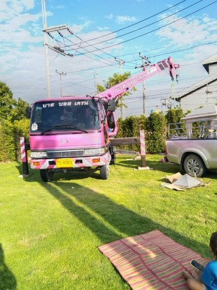 รถเครนรับจ้างชลบุรี - ให้เช่ารถเครน รถเฮี๊ยบ รถเทรลเลอร์ ชลบุรี