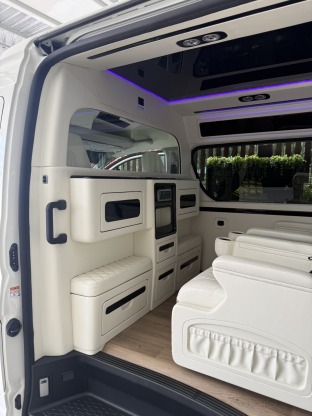 หาร้านแต่งรถตู้ - ติดตั้งเบาะรถตู้ VIP - อาร์.บี.บี. ทวีศักดิ์การช่าง