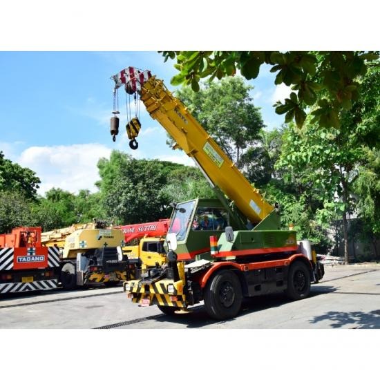 บริการให้เช่ารถเครน 4 ล้อ