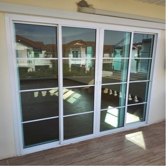  ประตูบานเลื่อนคู่พร้อมช่องแสง ประตูบานเลื่อนคู่พร้อมช่องแสง 