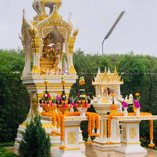 กำหนดทิศตั้งศาลพระพรม พร้อมพิธี กำหนดทิศตั้งศาลพระพรม พร้อมพิธี 