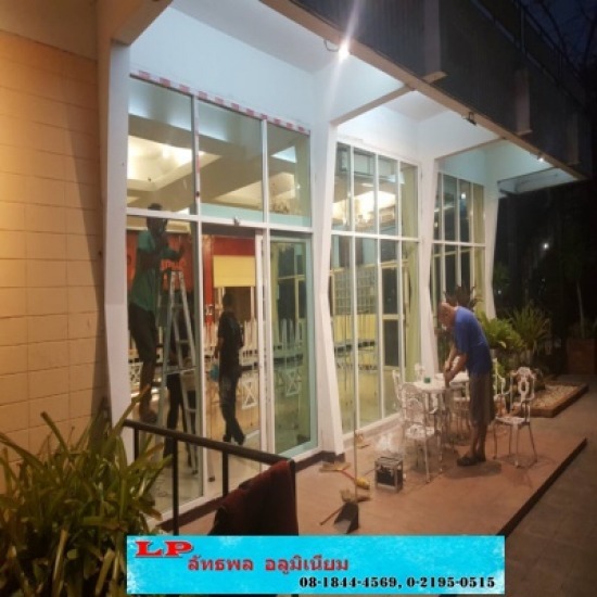 รับติดตั้งกระจกอลูมิเนียม ราคาถูก นนทบุรี - บริษัท ลัทธพล อลูมิเนียม จำกัด - รับติดตั้งหน้าต่างกระจก  รับติดตั้งกระจกอลูมิเนียม ราคาถูก  บานเฟี้ยม  ฉากกั้นห้องพีวีซี  บานเลื่อนซ้อน  กั้นออฟฟิต  กั้นแอร์ 