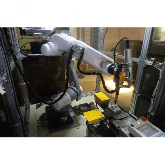 Glue Robot Glue Robot  หุ่นยนต์สำหรับหยอดกาว  ฟลักซ์  Glue Dispensing Robot 