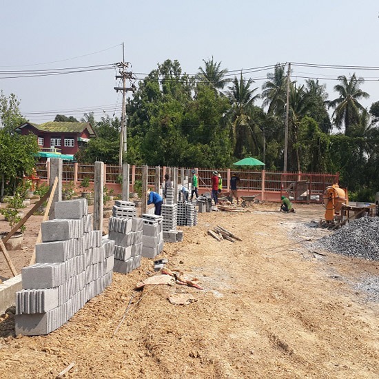 งานก่อสร้าง รับเหมาก่อสร้าง  ก่อสร้างอาคารโครงเหล็ก Steel Structure   งานมุงหลังคา      รับเหมาต่อเติมอาคาร  ระบบไฟฟ้า  วางระบบไฟฟ้ากำลัง    ระบบป้องกันฟ้าผ่า    ระบบสัญญาณกล้องวงจรปิด    สัญญาณกันขโมย  