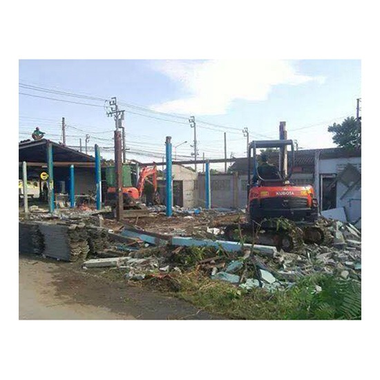 แมคโฮ  ทุบรื้อถอนบ้านอาคาร 
