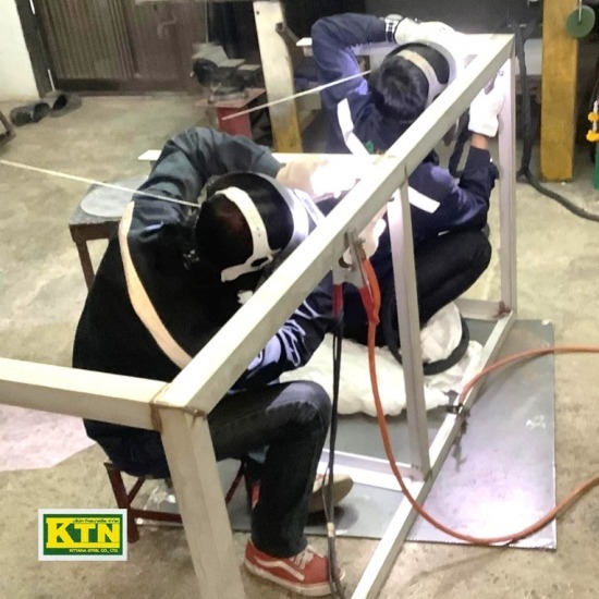 งานเชื่อมประกอบชั้นวางของ งานเชื่อมประกอบชั้นวางของ