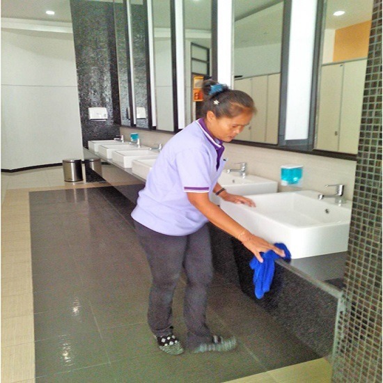 แม่บ้านทำความสะอาดห้องน้ำ รับทำความสะอาดห้องน้ำ  แม่บ้านทำความสะอาดห้องน้ำ  รับทำความสะอาด  บริการทำความสะอาด  ทำความสะอาด  บริการจัดส่งแม่บ้าน  รับทำความสะอาดโชว์รูมรถยนต์  แม่บ้านความสะอาดห้องน้ำ 