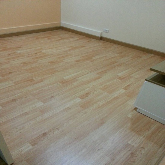 ไม้ปูพื้นลามิเนต ไม้ปุพื้นลามิเนต  ไม้พื้นลามิเนต  รับปูพื้นลามิเนต  ไม้ลามิเนต  พื้นไม้ลามิเนต  vinyl floor  รับปูกระเบื้องยาง  กระเบื้องยางปูพื้น  laminate flooring  กระเบื้องยาง 