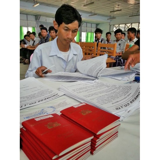 การเซ็นสัญญาว่าจ้างแรงงานและตรวจสอบ จัดหาแรงงานต่างด้าว  บริการจัดหาแรงงานต่างด้าว  จัดหาแรงงาน  แรงงานกัมพูชา  แรงงานพม่า  แรงงานลาว  แรงงานต่างด้าว  บริษัทรับจัดหาแรงงานต่างด้าว  บริษัทรับจัดหาแรงงาน  แรงงาน MOU  บริษัทจัดหาแรงงานต่างด้าว  บริษัทจัดหาแรงงาน  แรงงานต่างด้าวถูกกฎหมาย 