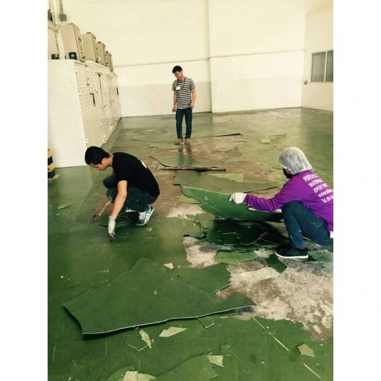 ลอกพื้นเก่า ลอกพื้นเก่า  ซ่อมพื้นผิวอีพ็อกซี่ Epoxy  บริการรับรื้อพื้น ลอกพื้นเก่า 