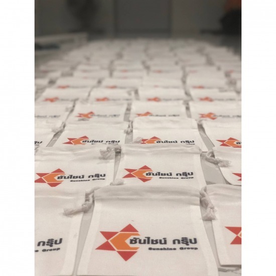 Receive souvenirs. Receive souvenirs. 