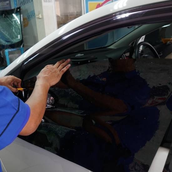 รับซ่อมกระจกรถยนต์ด่วน - ศูนย์เปลี่ยนกระจกรถยนต์ สมุทรปราการ-อัลฟ่า เซลล์