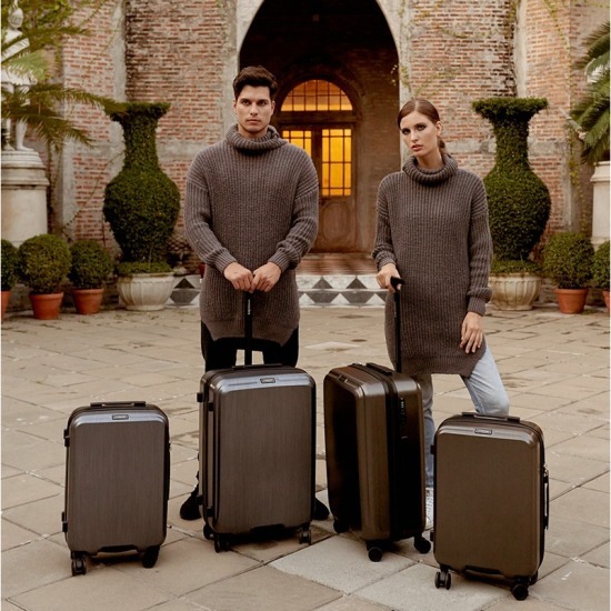 กระเป๋าเดินทาง รุ่น Ultra light (อัลตร้าไลท์) กระเป๋าเดินทางที่สีสวย  กระเป๋าเดินทางน่าใช้ 
