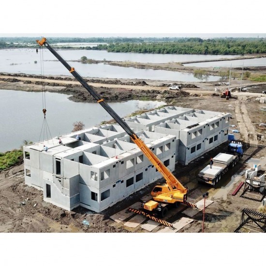 Construction with precast systems Construction with precast systems 