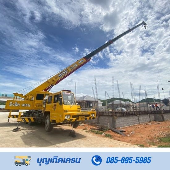 จ้างรถเครนติดตั้งป้ายชื่อบริษัท ชะอำ