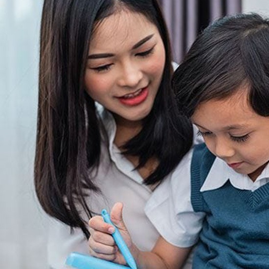 หาพี่เลี้ยงเด็ก-เลี้ยงลูก ชลบุรี บริการจัดส่งพี่เลี้ยงเด็ก 