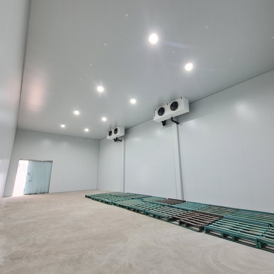 Chiller Room (ห้องแช่เย็น) ห้องเย็นและไลน์ผลิต  บริการรับสร้างห้องเย็น  รับติดตั้งห้องเย็น  Chiller Room  ห้องแช่เย็น 