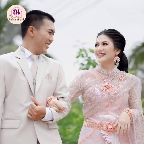 บริการสั่งตัดชุดไทย ชุดผ้าไหม ตามแบบ บริการสั่งตัดชุดไทย ชุดผ้าไหม ตามแบบ  สั่งตัดชุดไทย ชุดผ้าไหม ตามแบบ 
