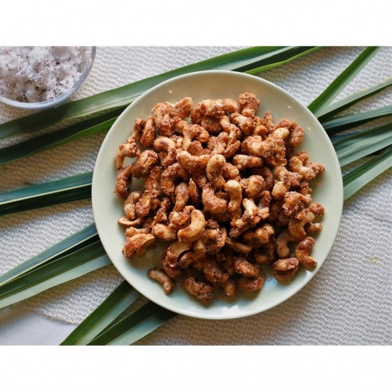 Cashew nuts coated with coconut Cashew nuts coated with coconut 