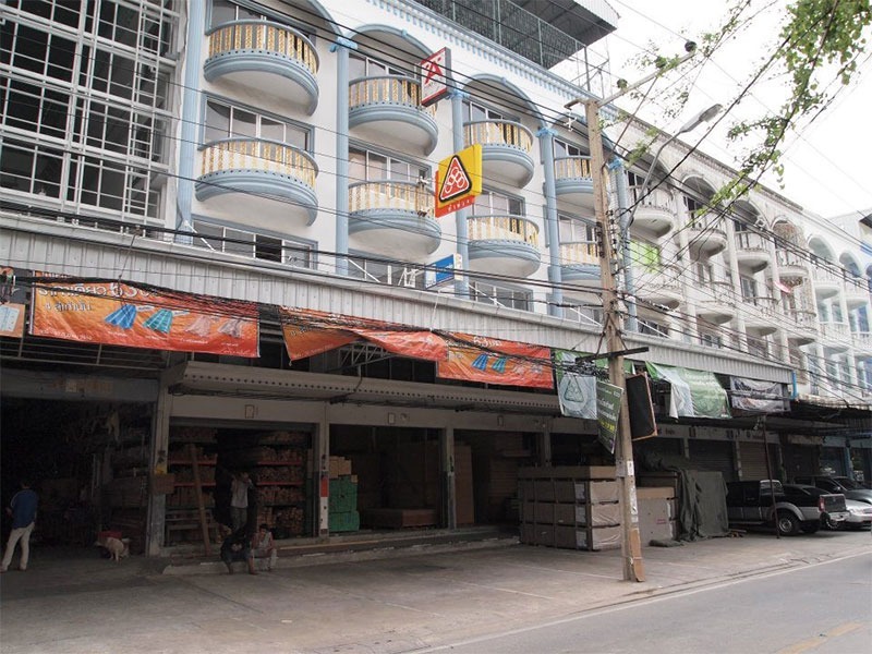 หน้าร้านแนวหน้าค้าไม้