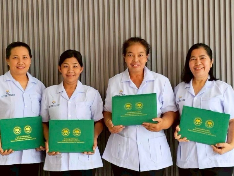 พนักงานดูแลคนป่วยตามบ้าน