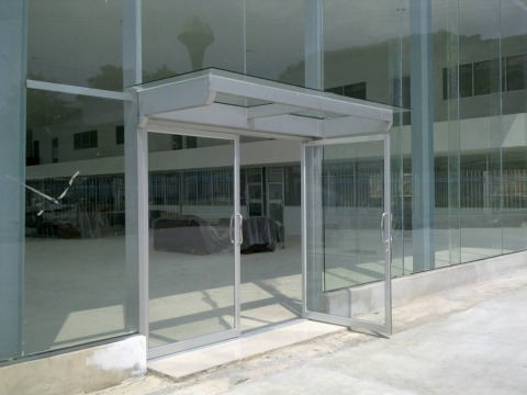 ติดตั้งประตูกระจก