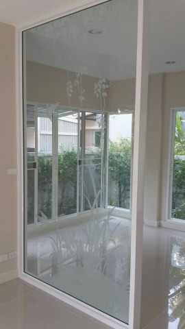 ประตูกระจกบานเลื่อนโฮมทาวน์