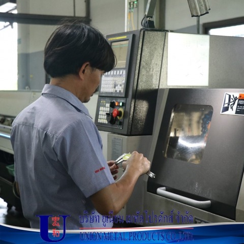 กลึงชิ้นส่วนงานโลหะทั่วไป กลึงชิ้นส่วนงานโลหะทั่วไป