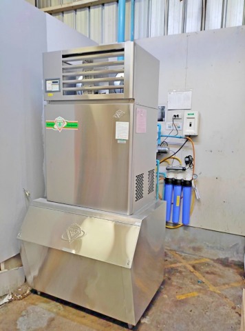 เครื่องทําน้ำแข็งขนาดใหญ่