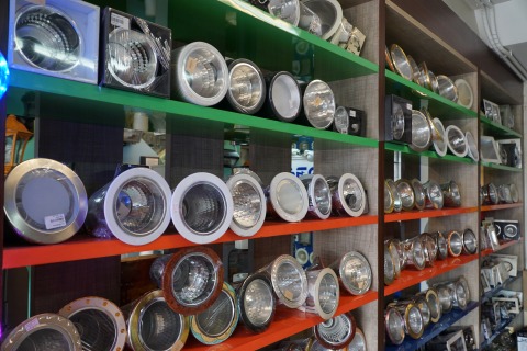 โคมไฟส่องอาคาร