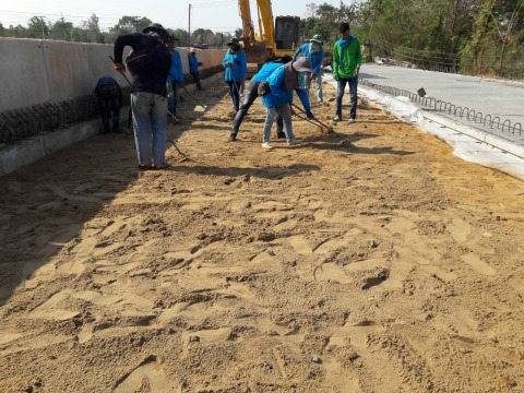 ปรับพื้นที่เทถนน ปทุมธานี